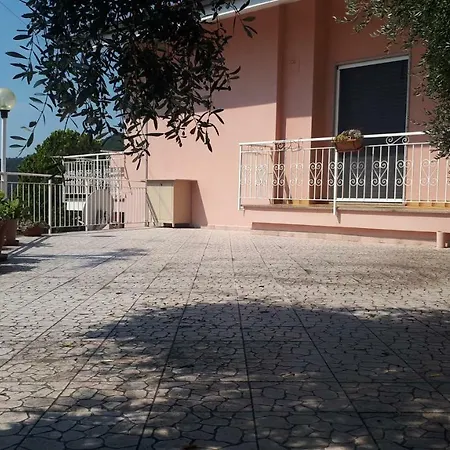 Varaldo & Elena Citr 008o67 Apartman Villa Faraldi